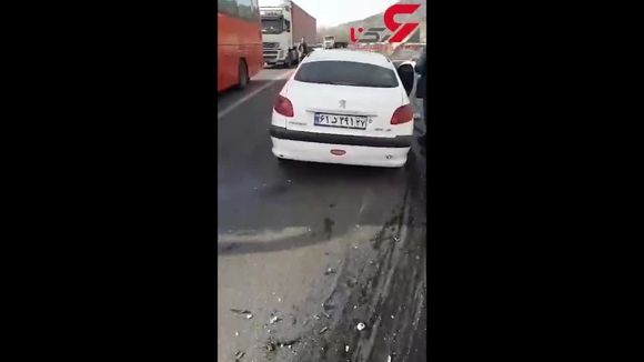 پلیس ماشین های مردم را سپر بلای تبهکاران فراری کرد ! / این اقدام عجیب در جاده خوی - ماکو رخ داد +فیلم