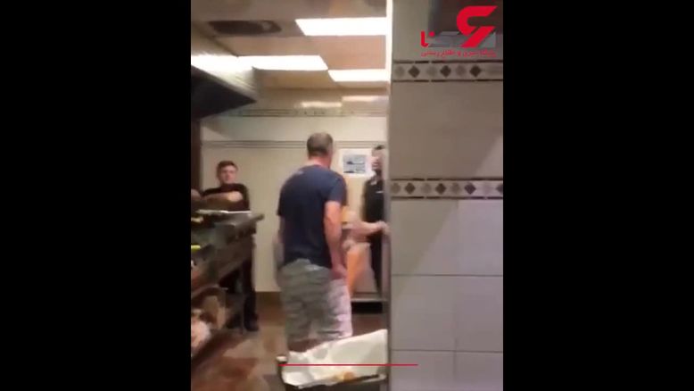 فیلم حمله احمقانه مرد آمریکایی به دو ایرانی در دوبی به خاطر خلیج فارس کتک خورد